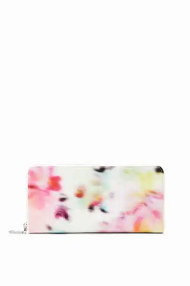 Large out-of-focus wallet