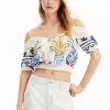 Short gathered illustration blouse