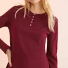 long-sleeved T-shirt