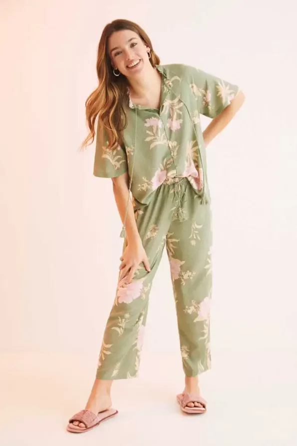 Pajamas with flowers Capri pants