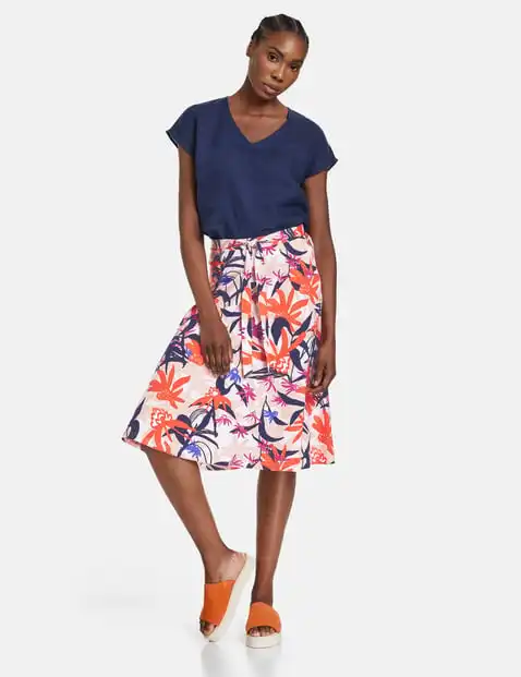 A-line skirt with a tie