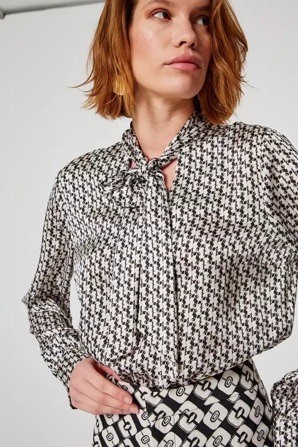 Printed blouse with self-tie