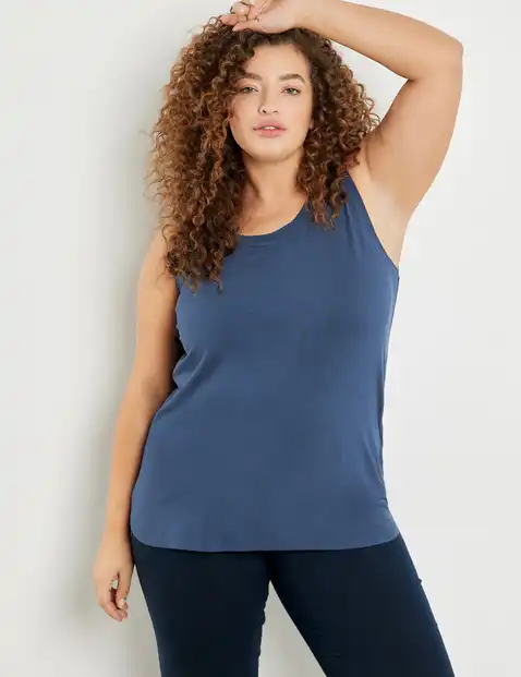 Basic top with side slits