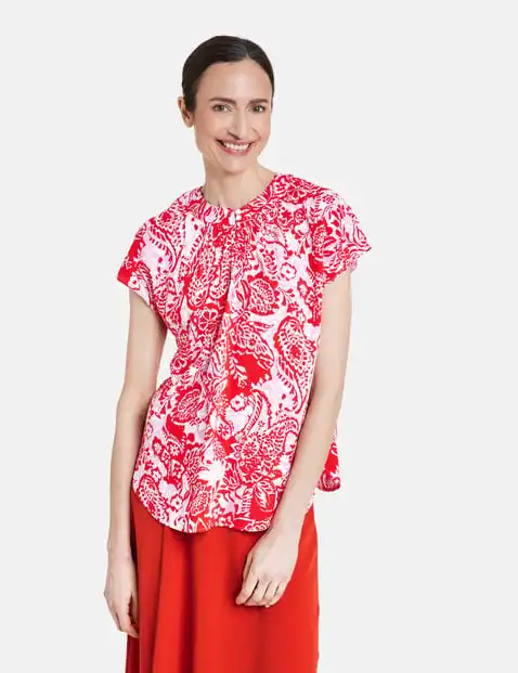 Patterned blouse top with a button-fastening neckline