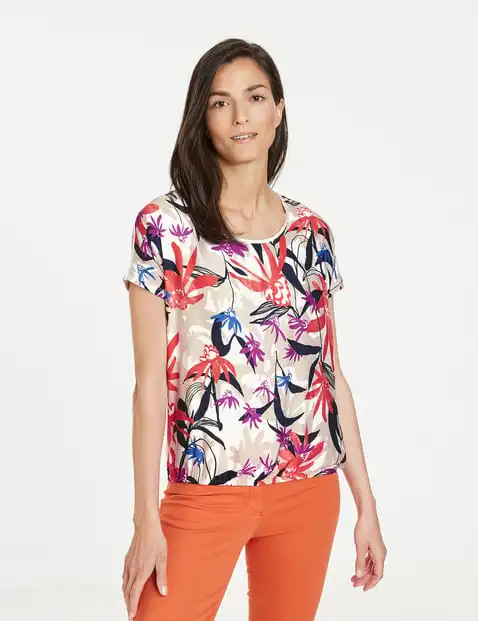 short sleeve top with an elasticated hem