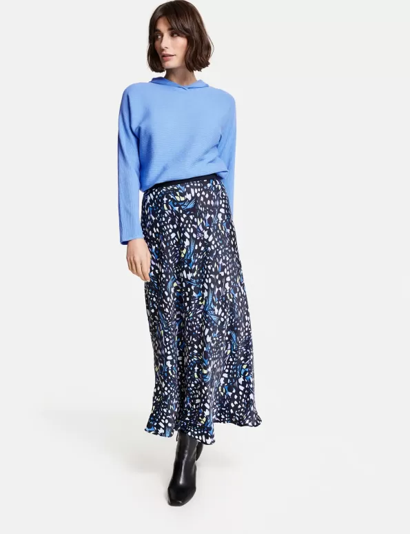 Patterned skirt with a stretch waistband