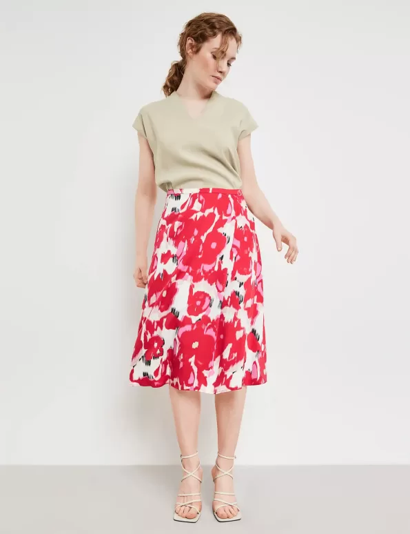 Midi skirt with a floral print