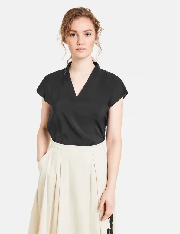 Blouse top with a V-neckline