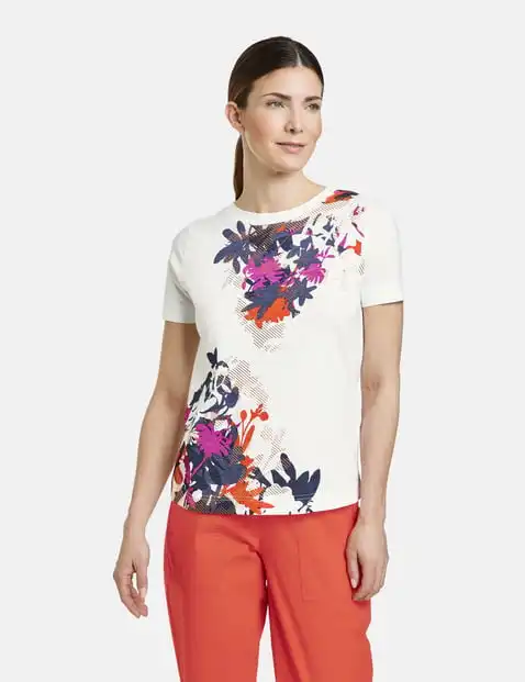 T-shirt with a floral print