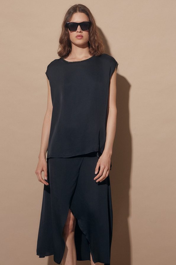 Shortsleeve blouse with satin touch