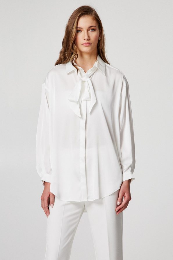 Oversized shirt with self-tie fastening