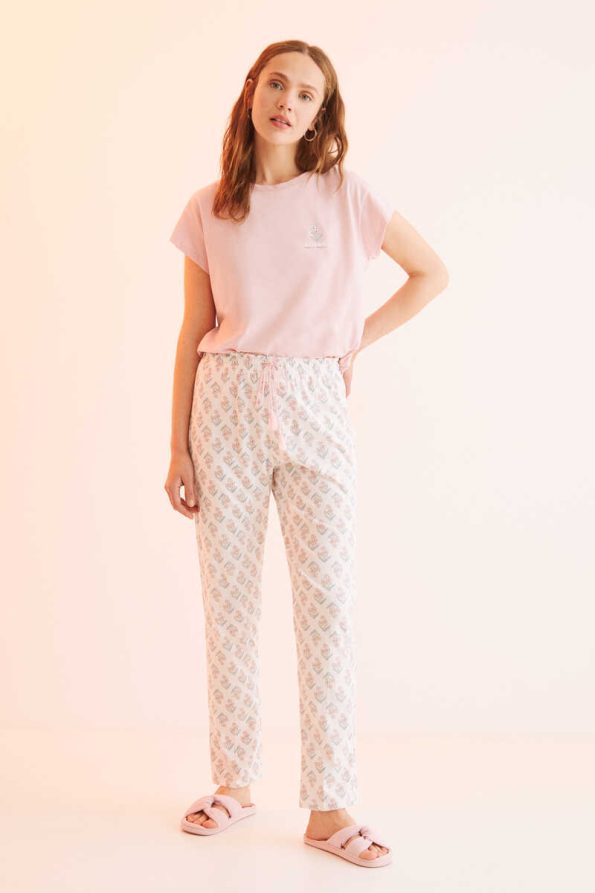 Pajamas with short sleeves and long trousers