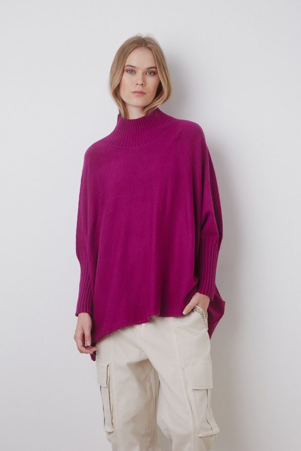 Sweater with asymmetric hemline