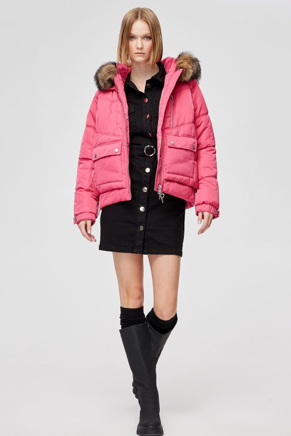 Puffer jacket with inner braces