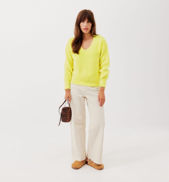 V-neck ribbed jumper