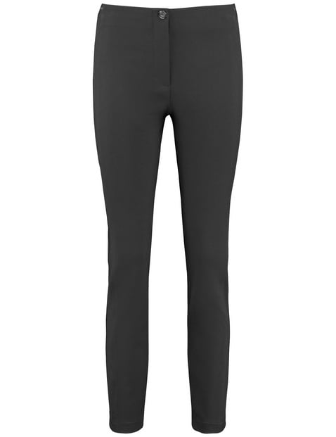 Simple 7/8-length trousers in a slim fit