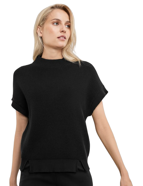 Sleeveless jumper with a turtleneck