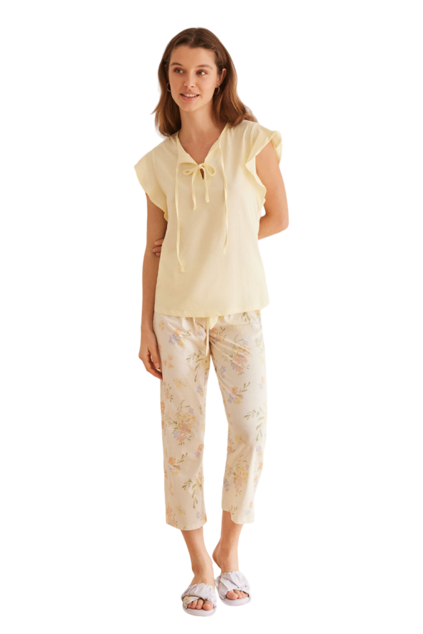 Cotton pajamas with yellow flowers