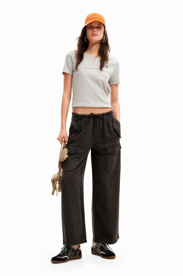 Wide-leg cargo trousers