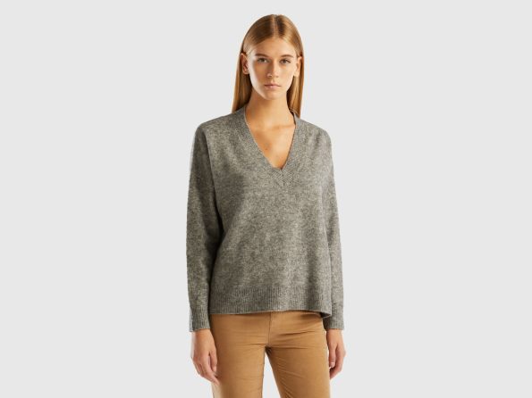 V-NECK SWEATER IN RECYCLED YARN