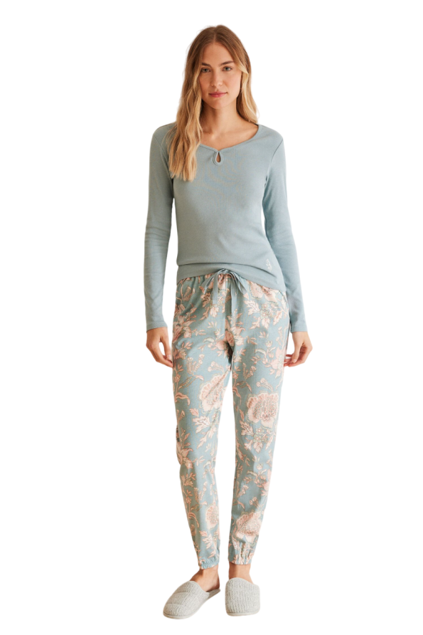 Long pajamas with flowers