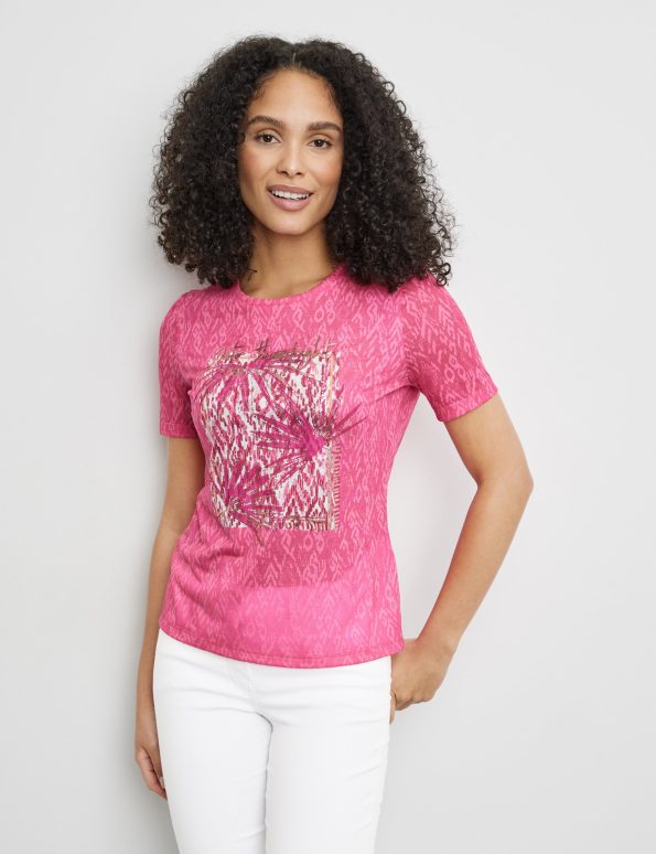 Patterned T-shirt with a front print