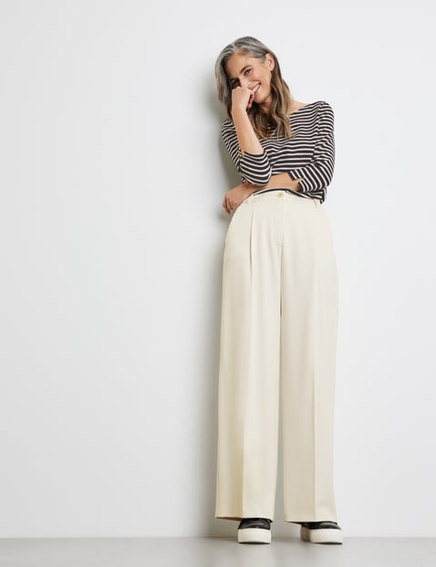 Flowing Marlene trousers with wide waist pleats