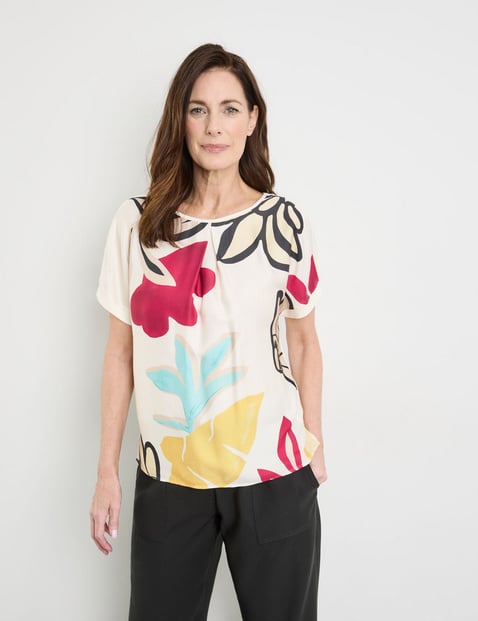 Short sleeve top with fabric panelling