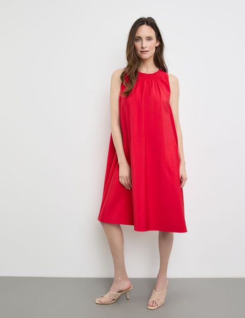 Sleeveless dress with pleated details