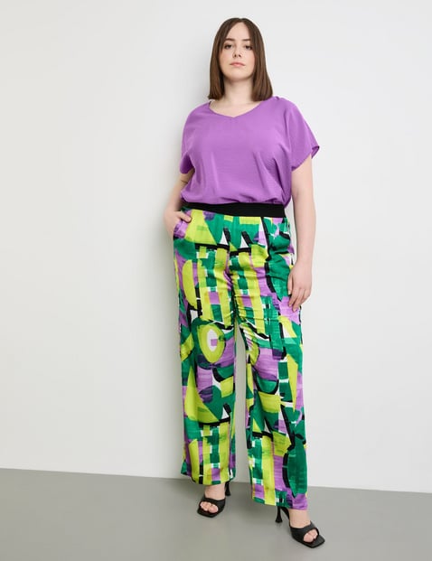 Palazzo trousers with an all-over print