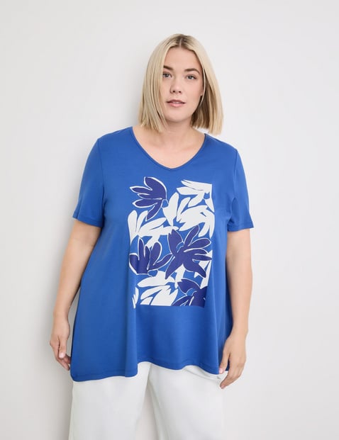 T-shirt with a floral print